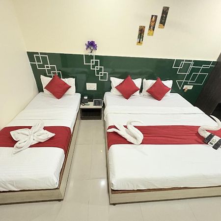 Hotel Kailash Park- Near International Airport ムンバイ エクステリア 写真