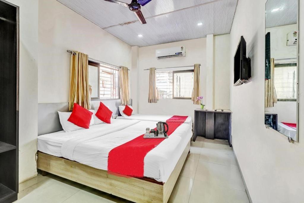 Hotel Kailash Park- Near International Airport ムンバイ エクステリア 写真