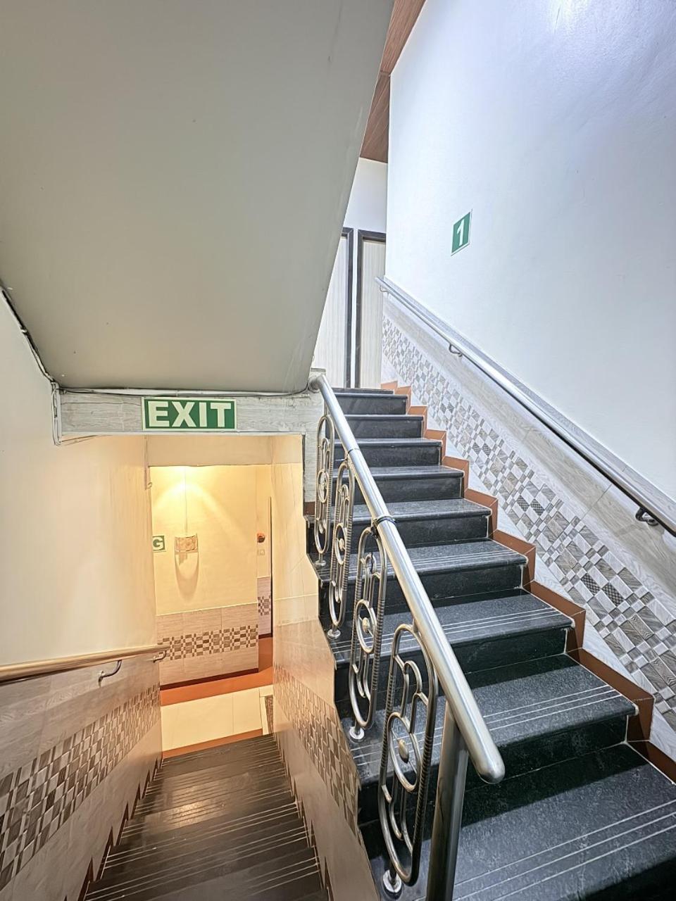 Hotel Kailash Park- Near International Airport ムンバイ エクステリア 写真