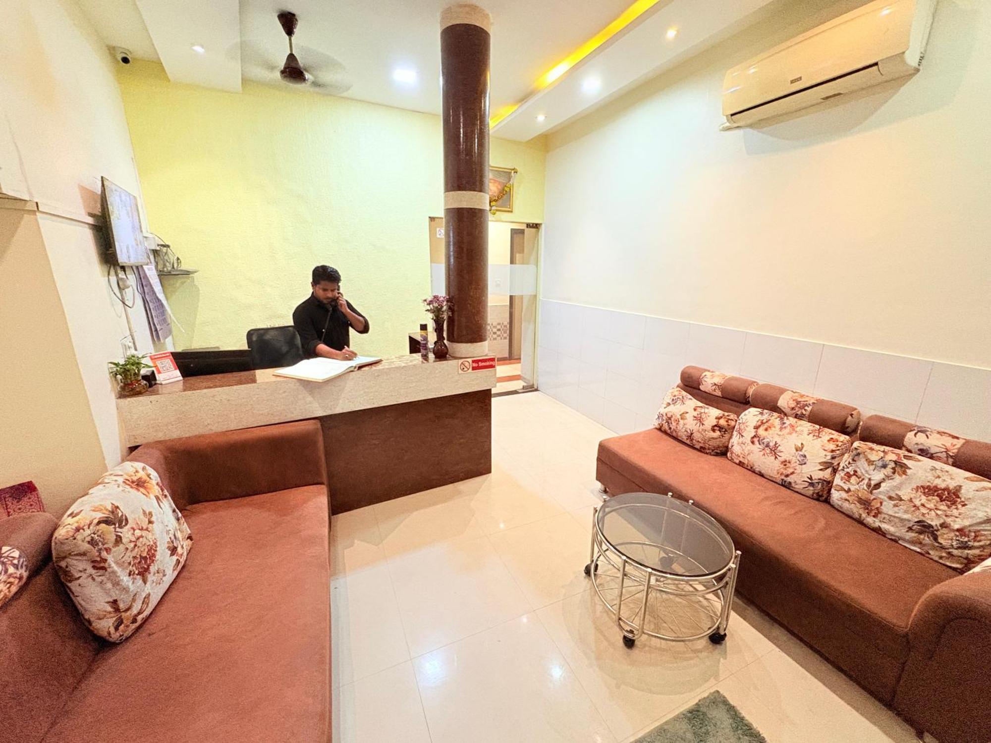 Hotel Kailash Park- Near International Airport ムンバイ エクステリア 写真