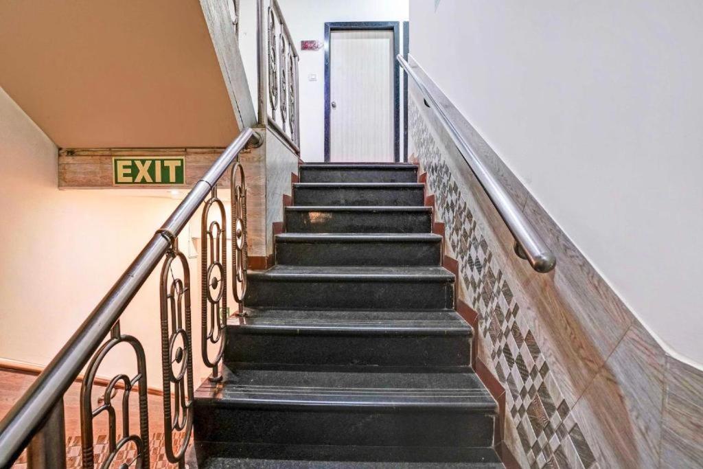 Hotel Kailash Park- Near International Airport ムンバイ エクステリア 写真