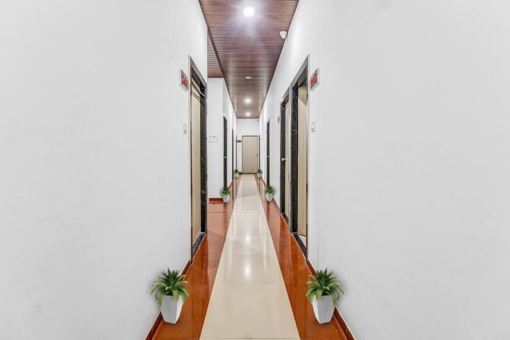 Hotel Kailash Park- Near International Airport ムンバイ エクステリア 写真